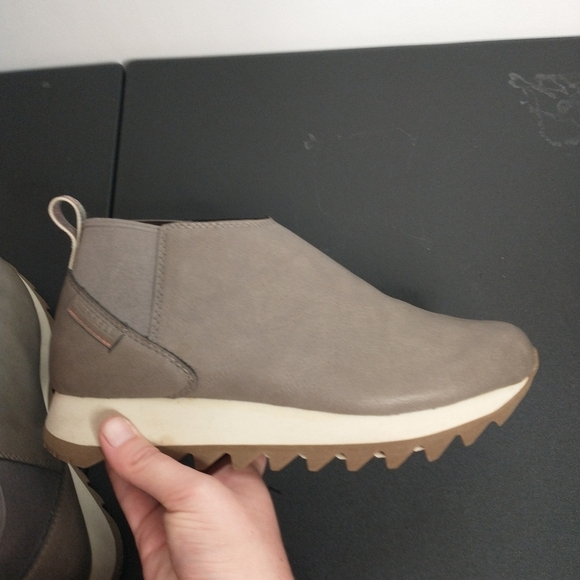 Merrell women's Alpine Chelsea Boot, size 9, taupe - Picture 9 of 12